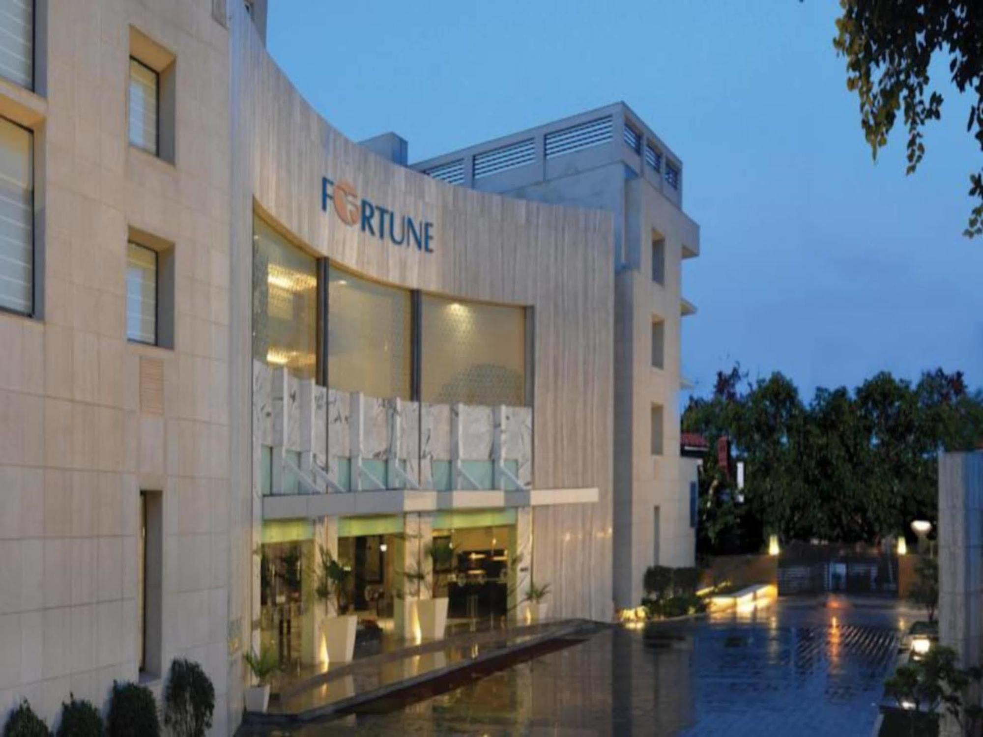 Fortune Sector 27, Noida - Member Itc Hotels' Group Екстер'єр фото